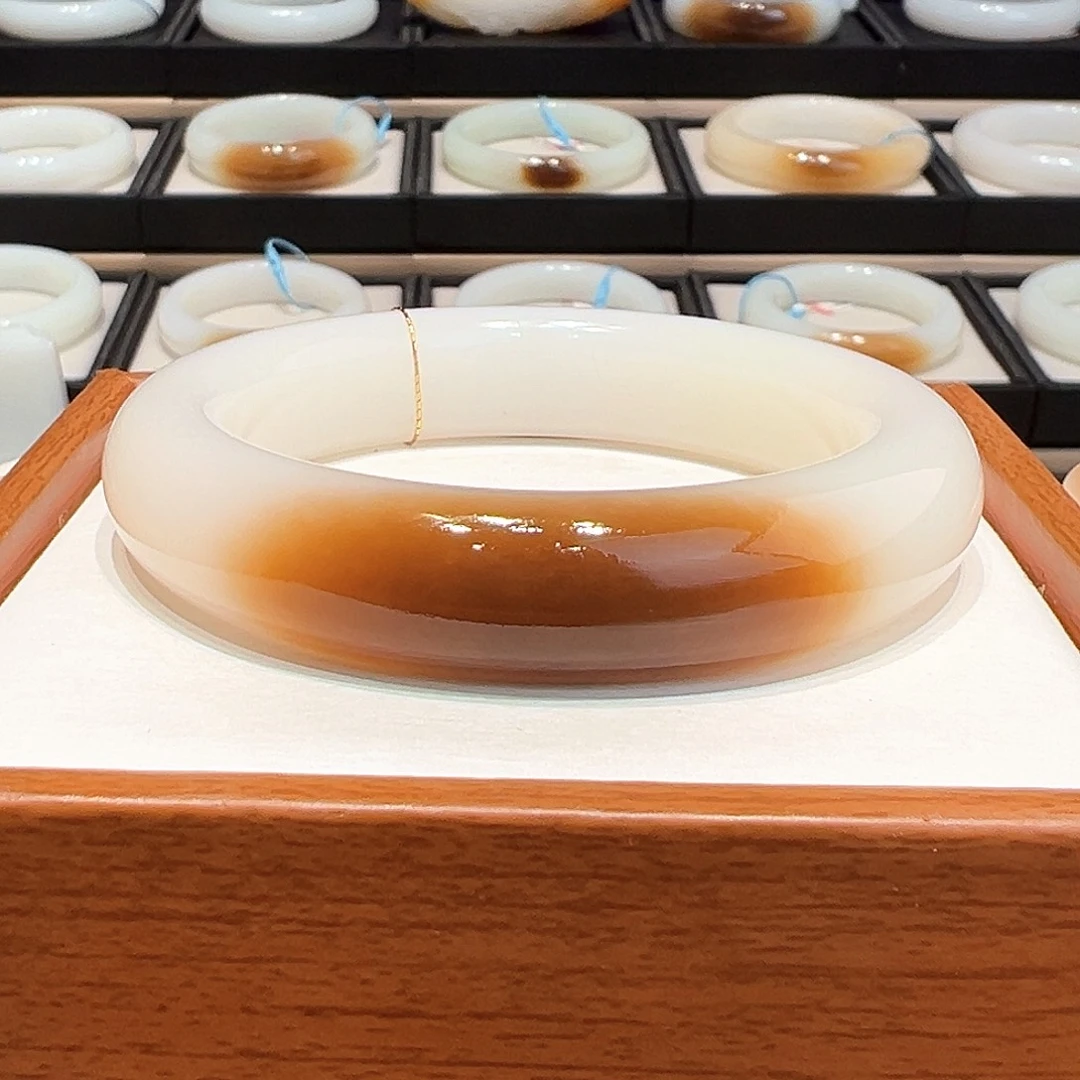 和田玉（糖玉）未镶嵌手镯