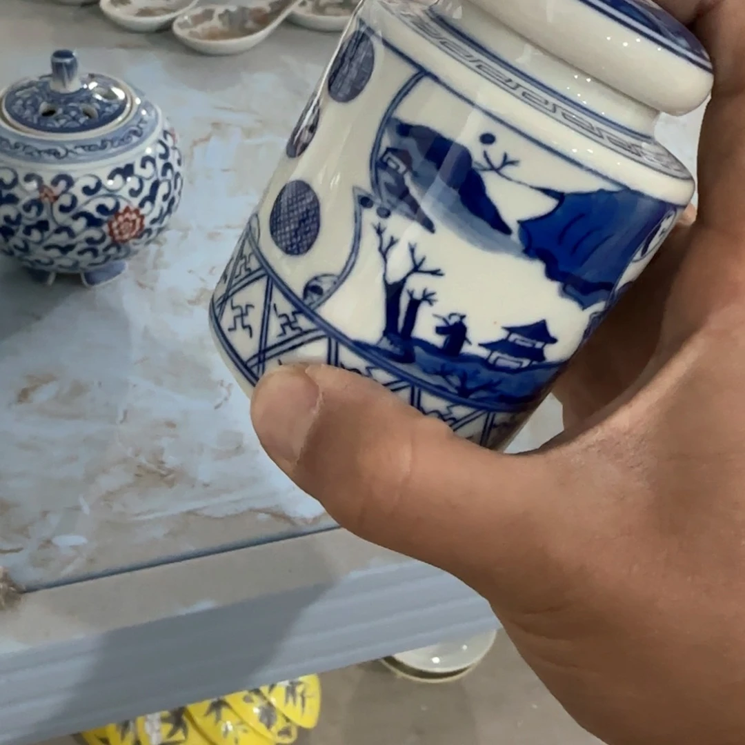 瓷片瓷器是在清华中发现一处珍贵瓷器