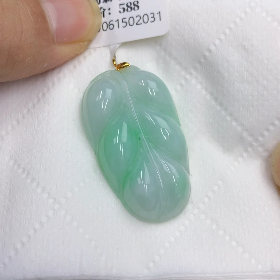 翡翠18K金镶嵌颈饰翡翠