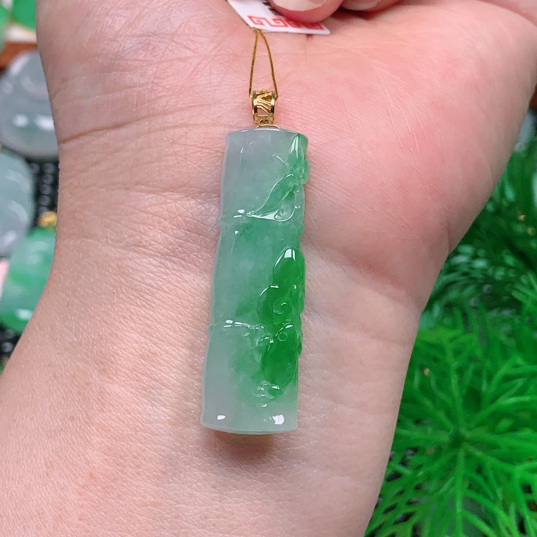 缅甸天然翡翠A货 冰润飘绿竹节吊坠18/105（尺寸38.3x12.3x6.4)