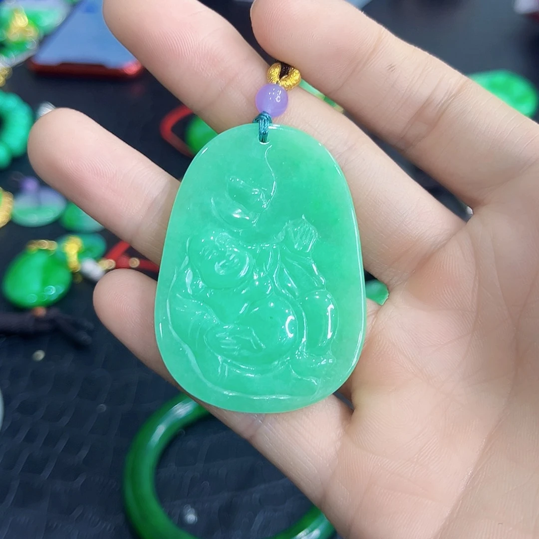 翡翠手镯未镶嵌吊坠