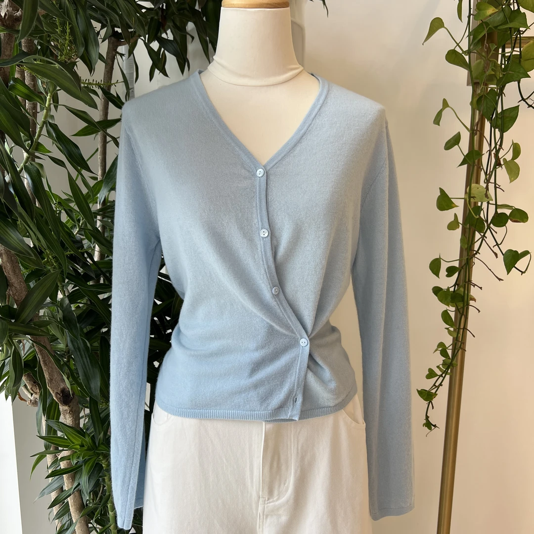 2025春季不规则外搭长袖v领薄款常规款毛针织衫女装常规百搭开衫