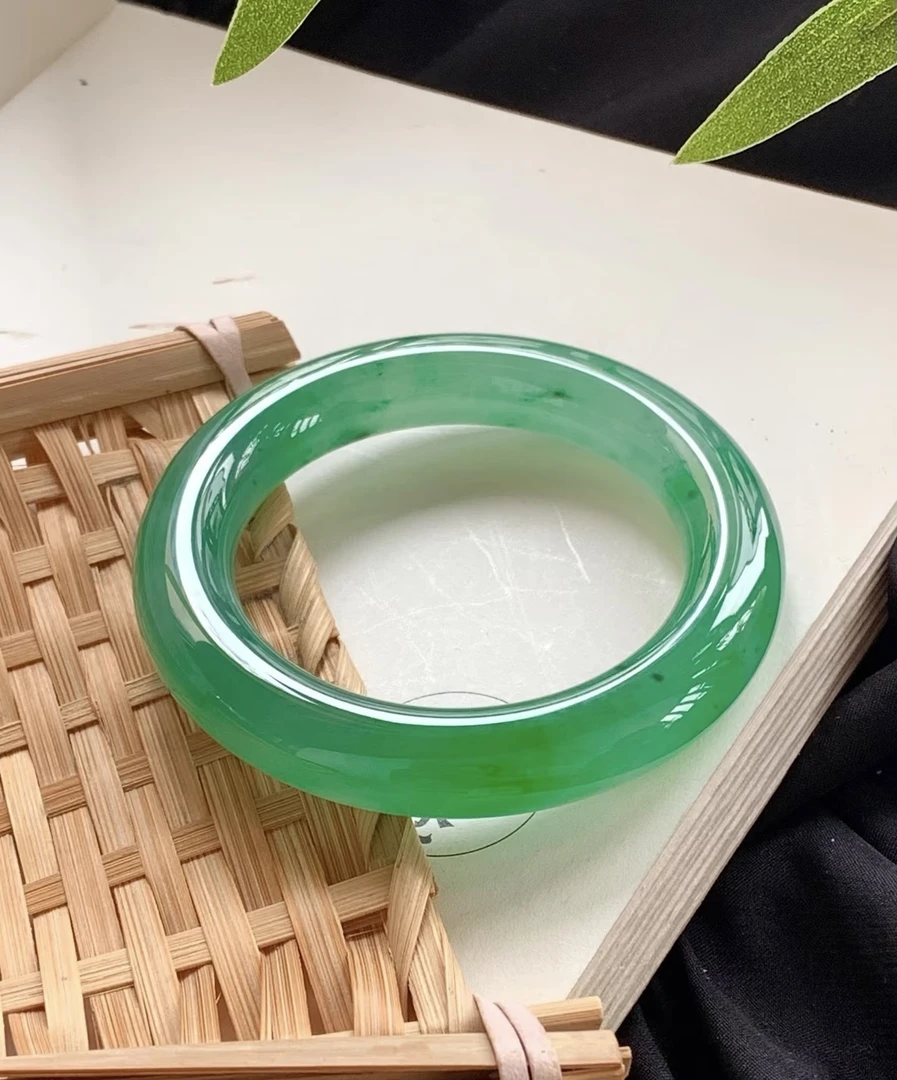 时尚冰绿色首饰饰品彰显独特魅力