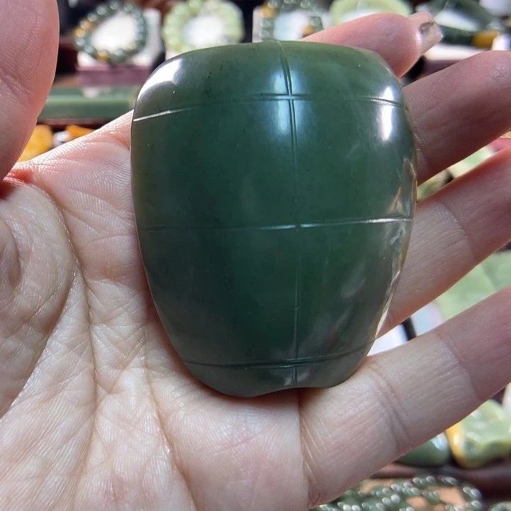 未镶嵌岫岩河磨玉（透闪石质玉）把件