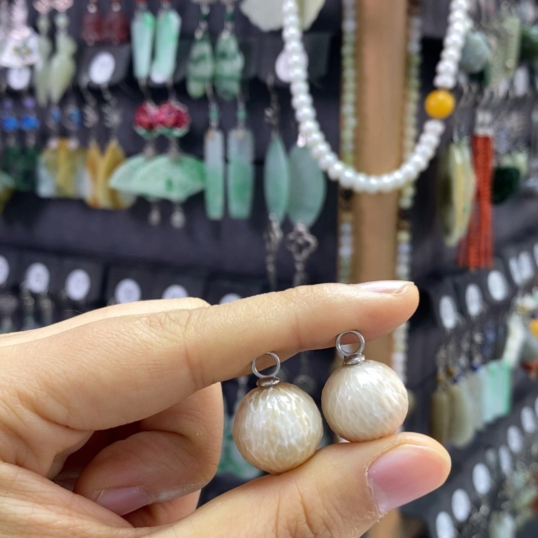 ****人银S925镶嵌淡水珍珠颈饰X16