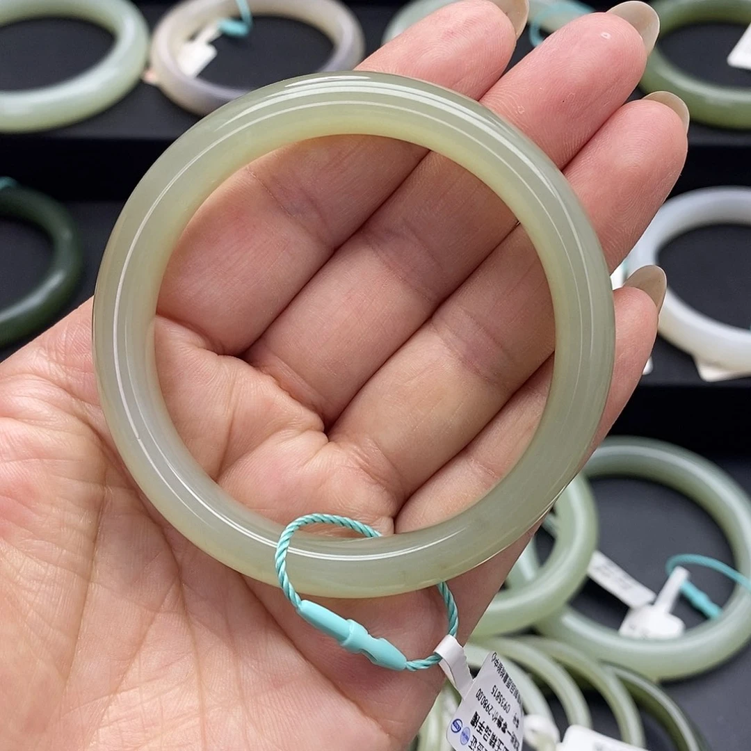 和田玉手镯未镶嵌55.56