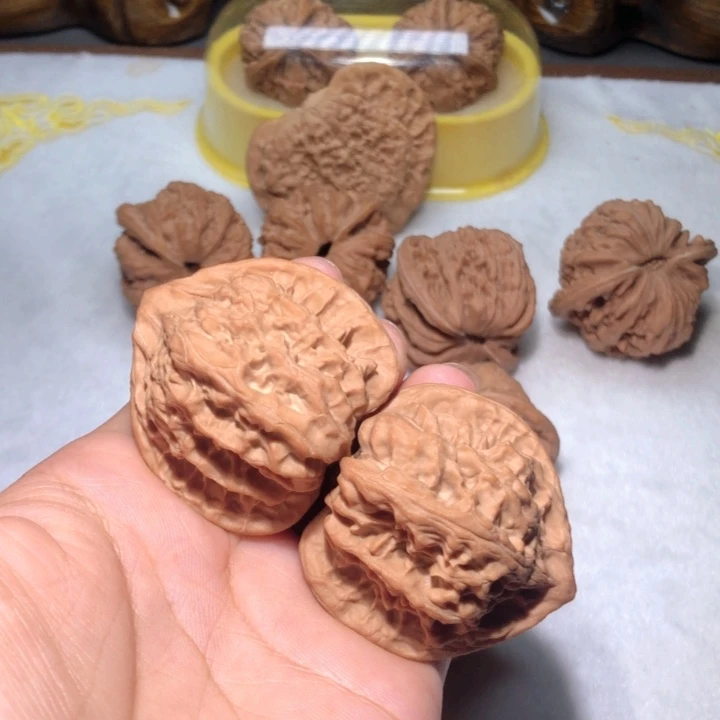 大***东把件文玩核桃44火焰马蹄