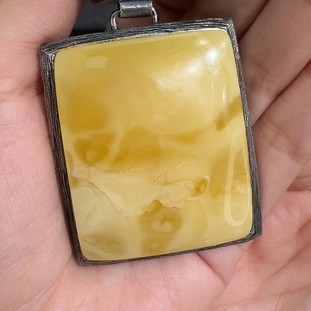 珊***琥珀未镶嵌裸石我