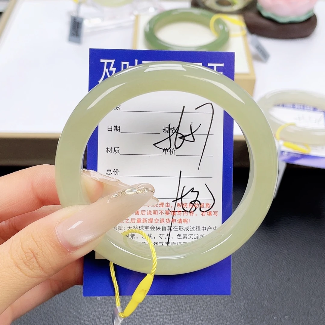 和田玉未镶嵌手镯