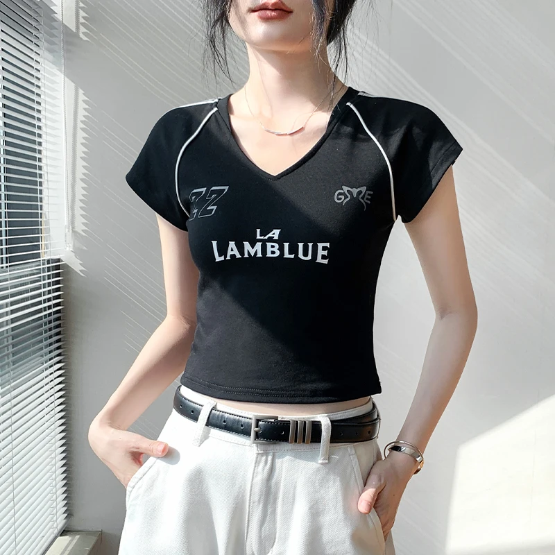 歌倍尚拼色V领擦肩短袖T恤女字母印花修身显瘦别致短款小个子上衣