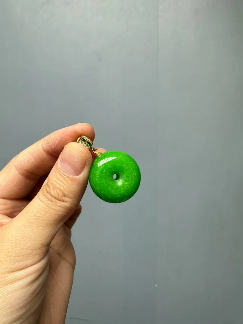 翡翠阳绿14k长扣平安扣吊坠