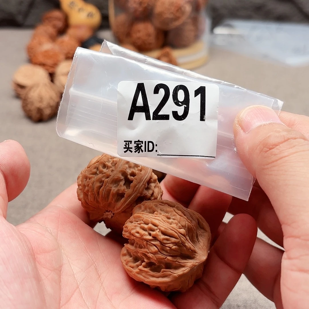 珲***:文玩核桃把件黄杆A291