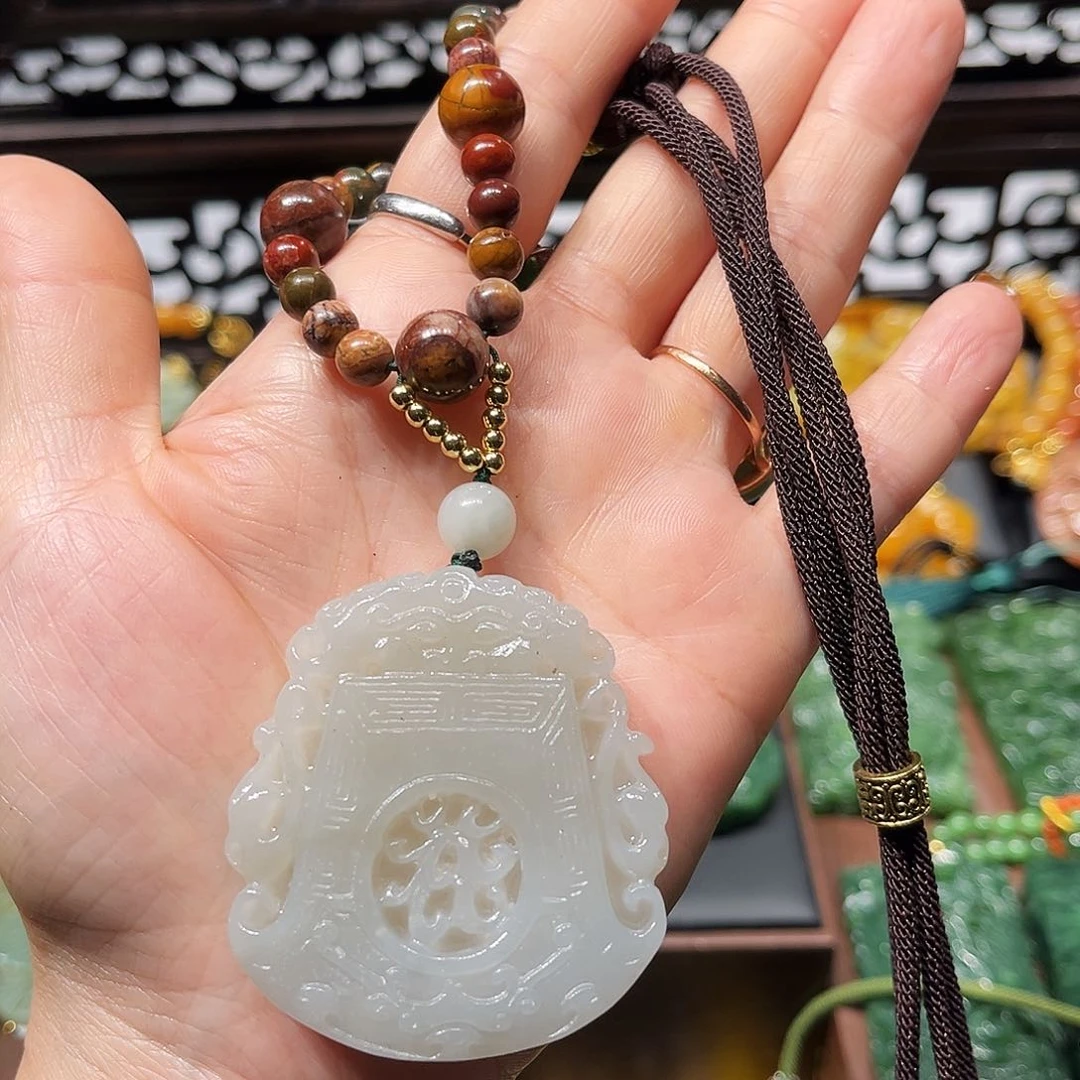 未镶嵌蛇纹石玉吊坠