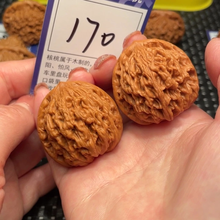 文玩核桃把件40虎头170