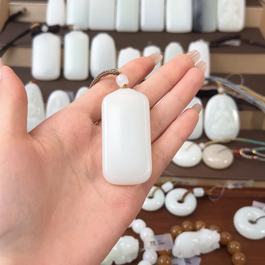 和田玉（糖玉）未镶嵌颈饰