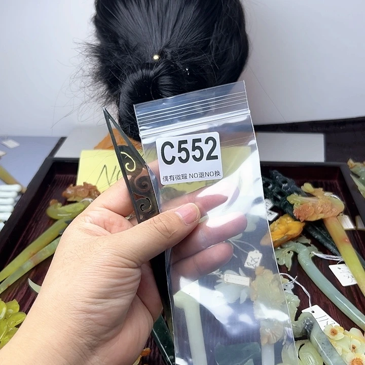 蛇纹石玉发饰合金刀**梦