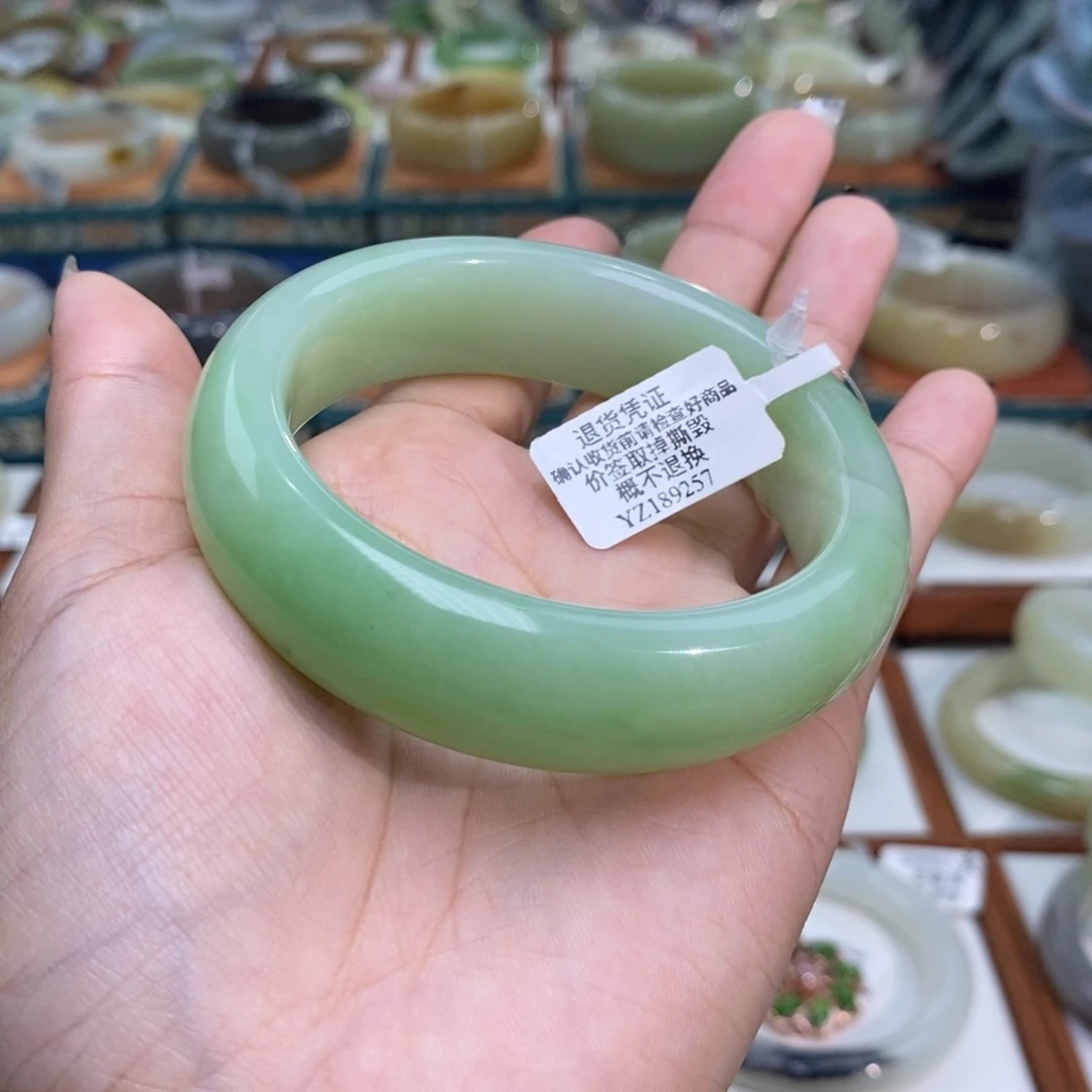 和田玉未镶嵌手镯和田玉俄翠57