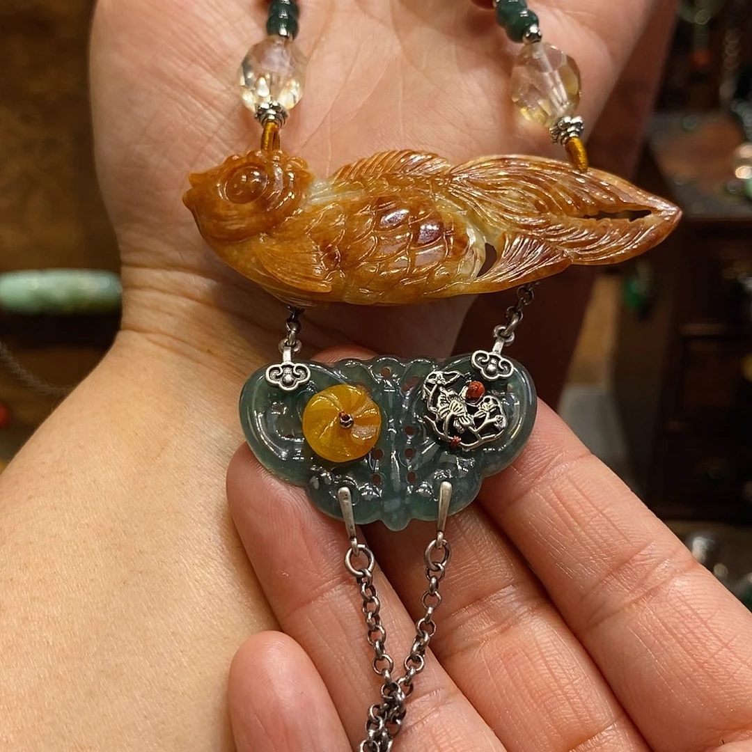 翡翠未镶嵌吊坠(赠链)