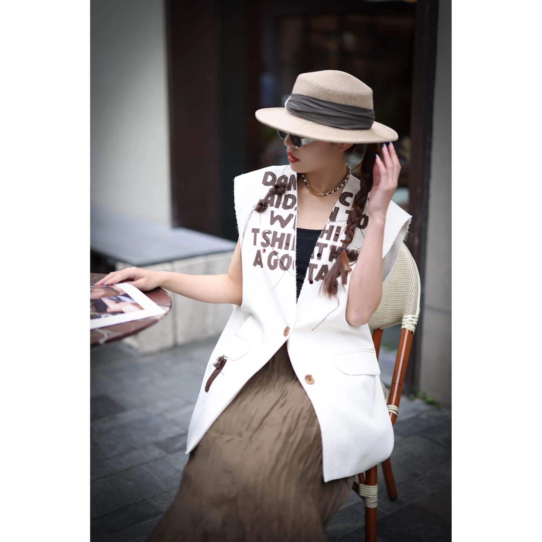 KiKi严选：3718-XXQ家欧货南夏季轻奢字母减龄马甲上衣