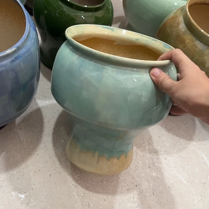 白泥花盆微瑕有孔