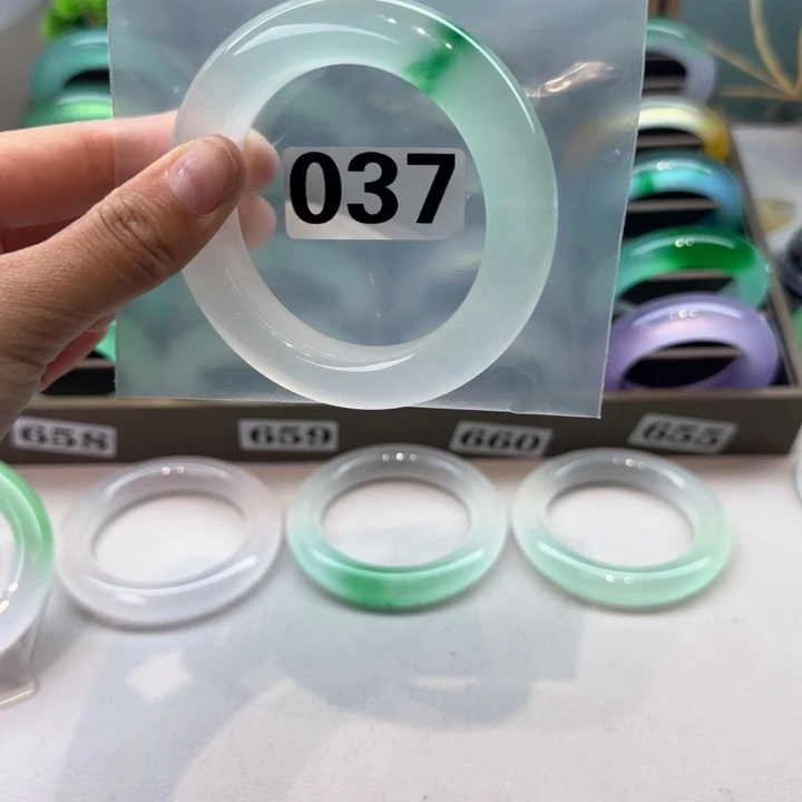 玉小**?时尚飘花手镯037