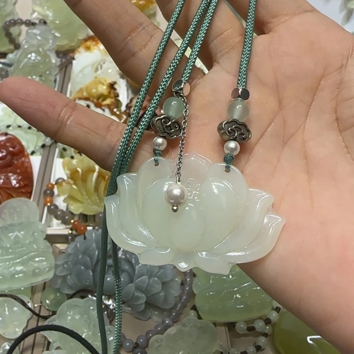 蛇纹石玉吊坠未镶嵌