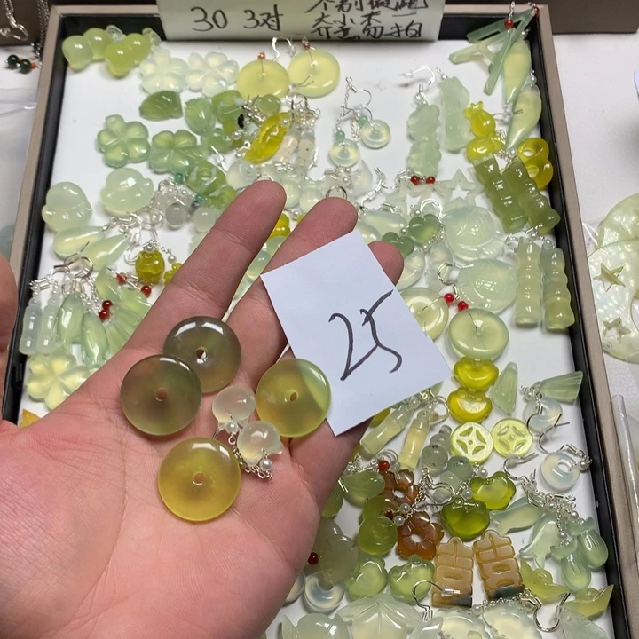卖***叉蛇纹石玉合金耳钉