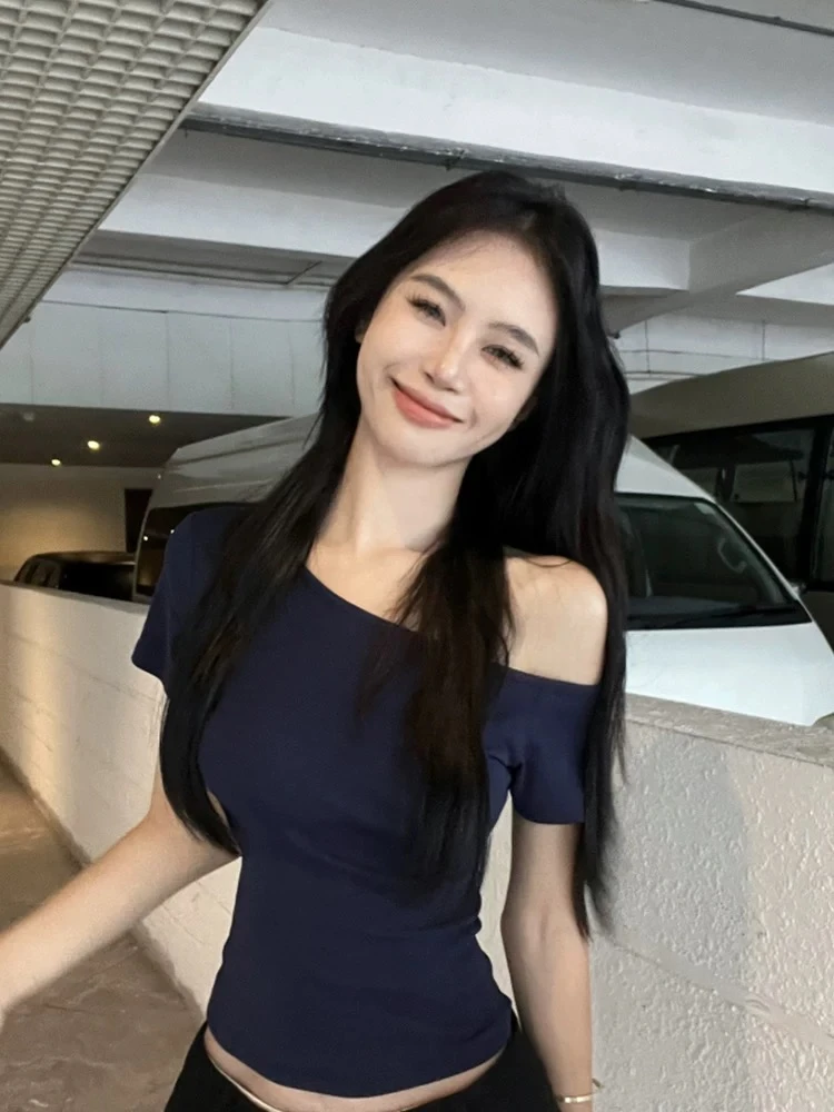 500-520编号斜露肩设计感夏季新款修身收腰露锁骨小众独特上衣