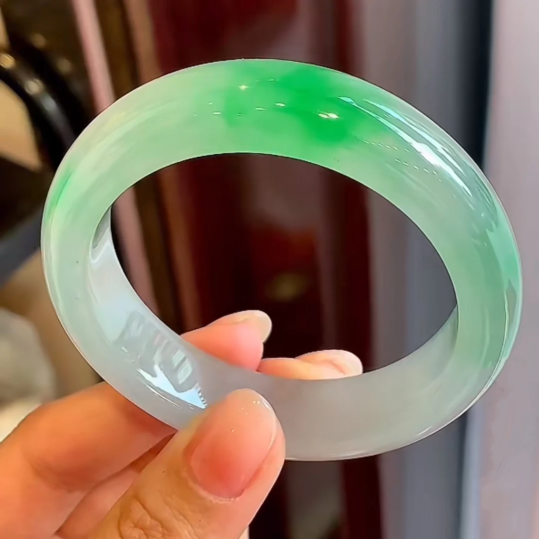 翠绿色圆形时尚手镯