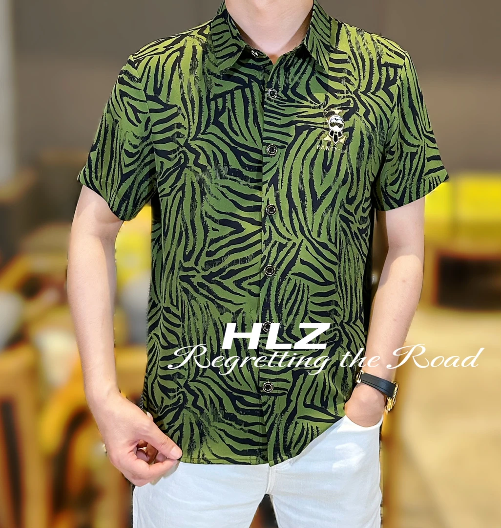 2025夏季新款男士时尚个性休闲时尚斑马纹图案纽扣款翻领短袖衬衫