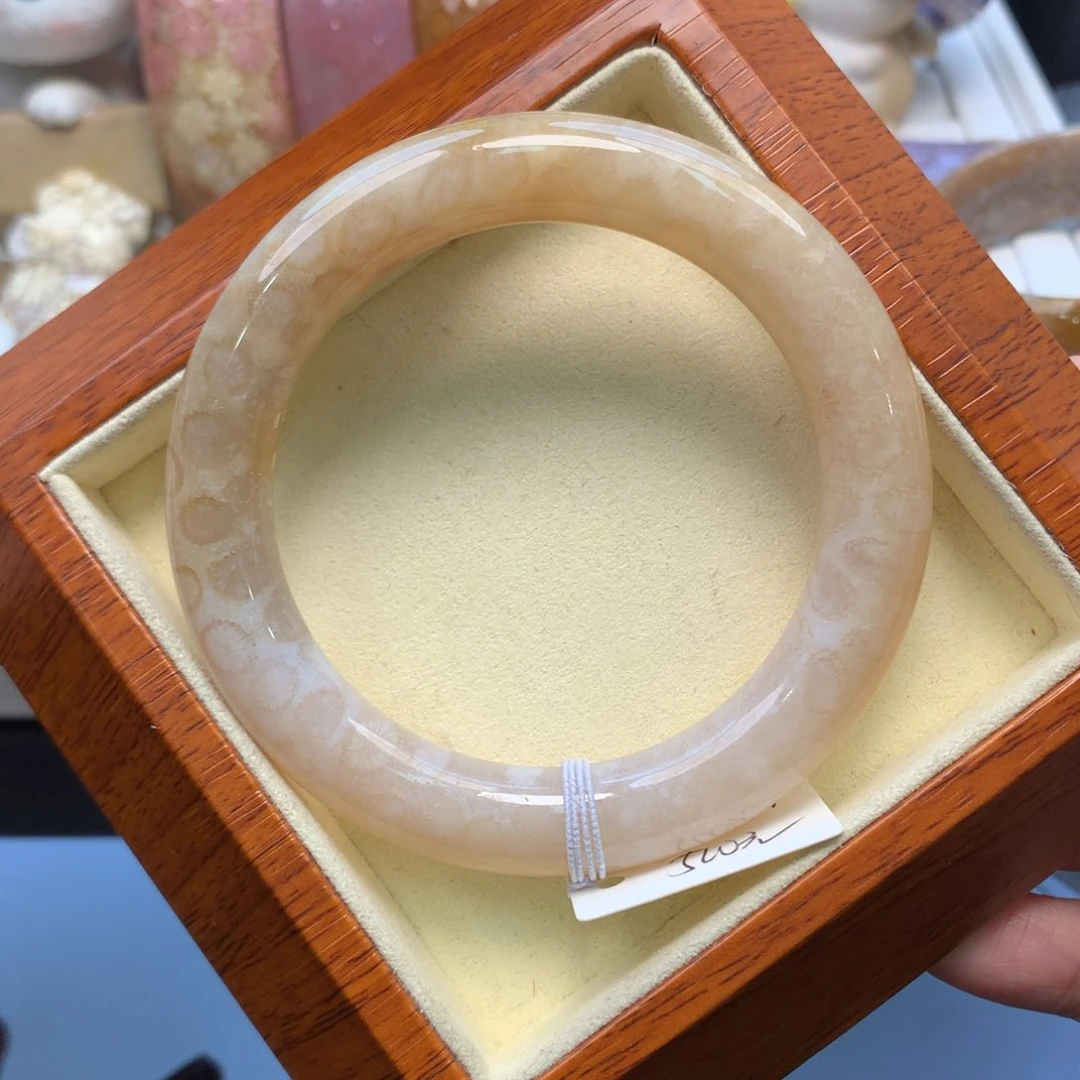 硅化珊瑚（珊瑚玉）手镯未镶嵌56口果冻
