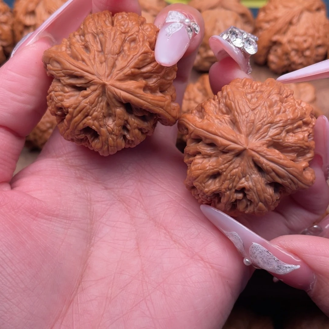 T***浩文玩核桃把件全品球筋43