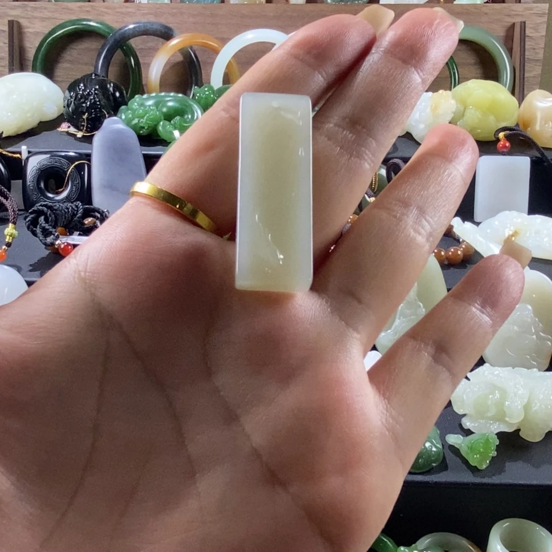 和田玉未镶嵌颈饰白玉年年有余