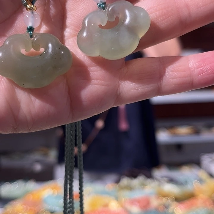 岫玉未镶嵌毛衣链