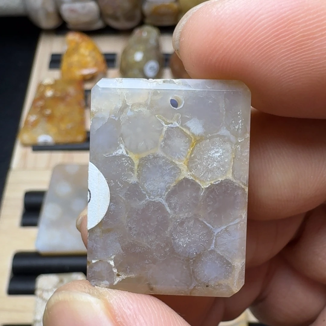 未镶嵌纯天然色有机玉石保真色硅化玉
