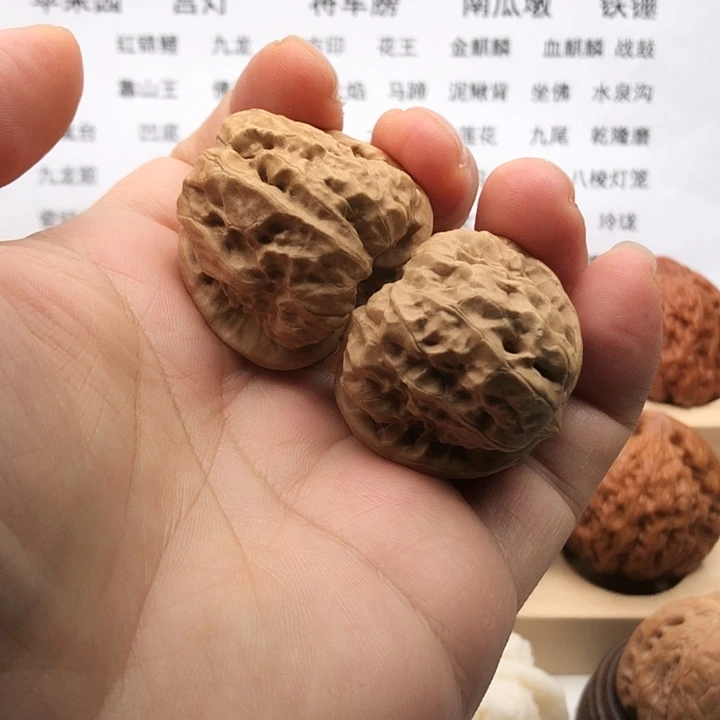 把件文玩核桃蛤蟆头，边37，有浮黄