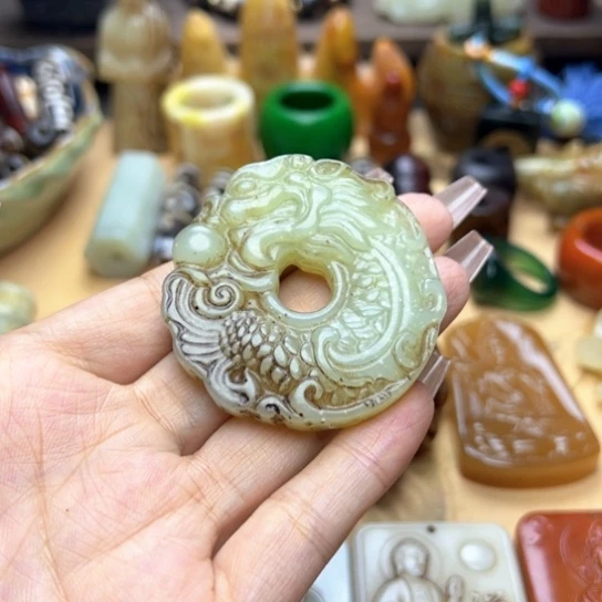 蛇纹石玉未镶嵌颈饰