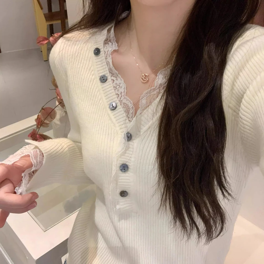 v领蕾丝花边拼接打底衫女秋冬新款修身显瘦短款针织毛衣内搭上衣