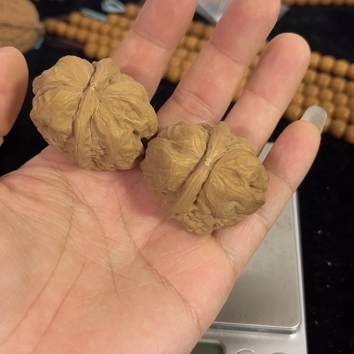 把件文玩核桃37左右练手瑕疵蛤蟆头，编号0026