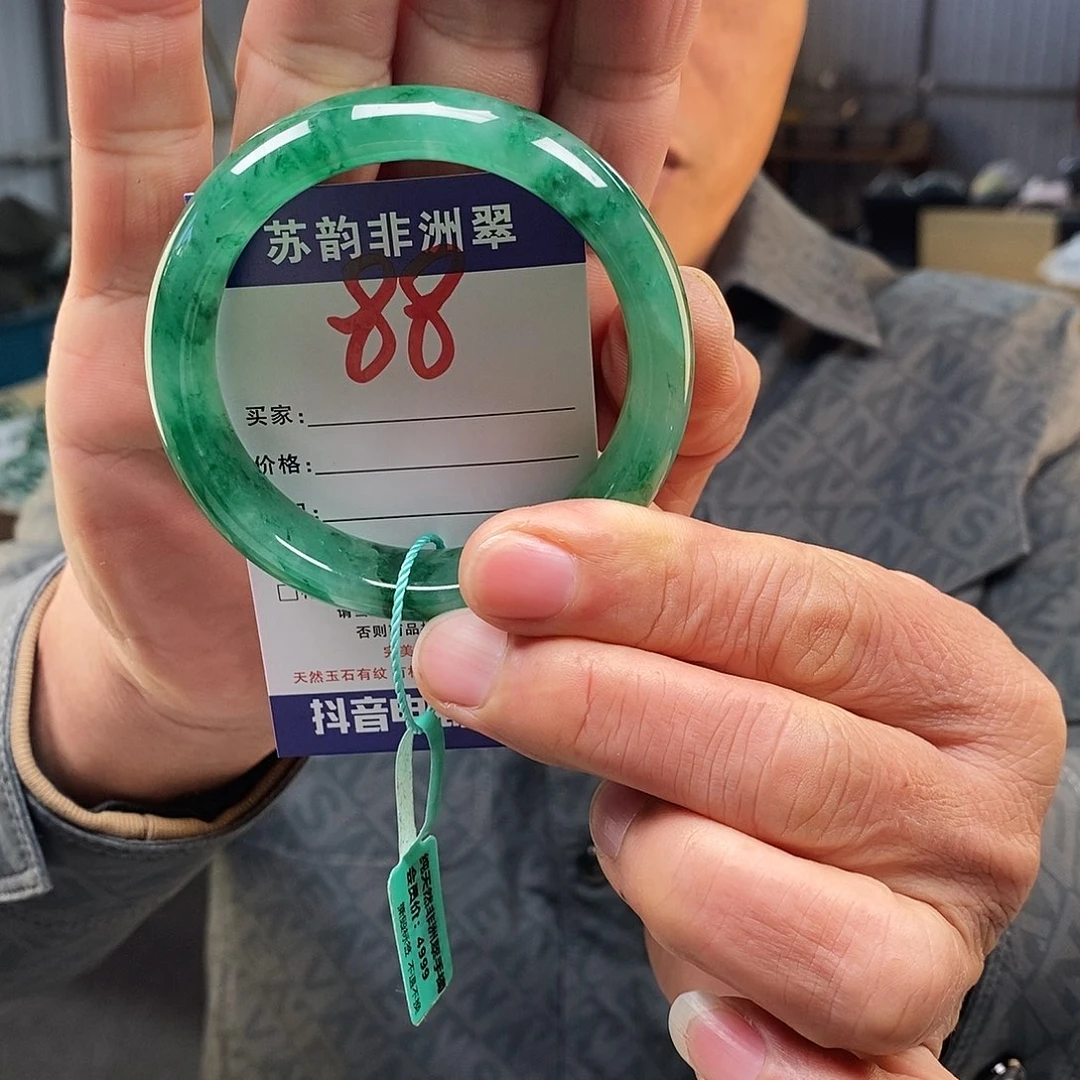 石英质玉（非洲翠）未镶嵌手镯