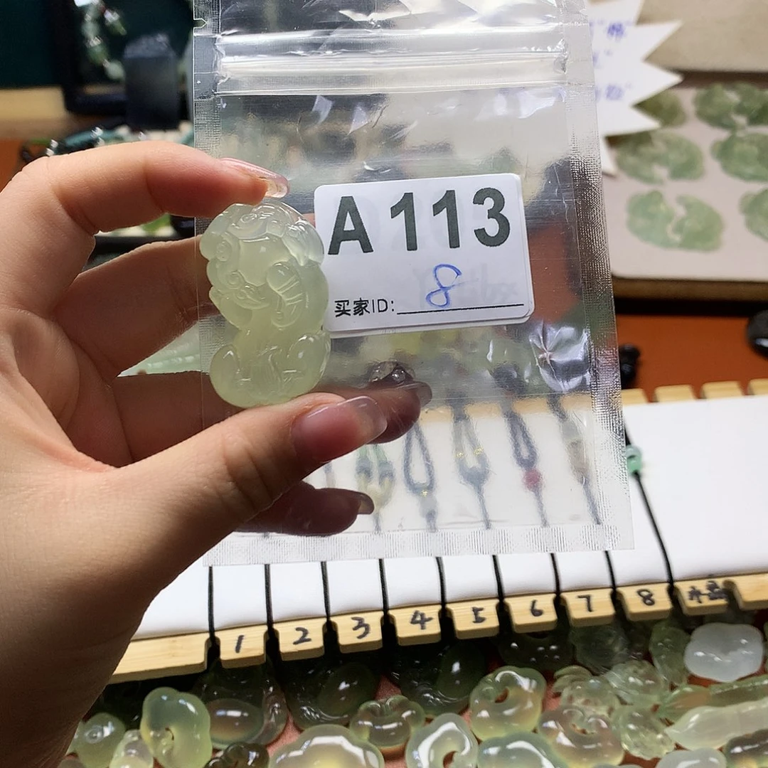 蛇纹石玉颈饰合金白*泉