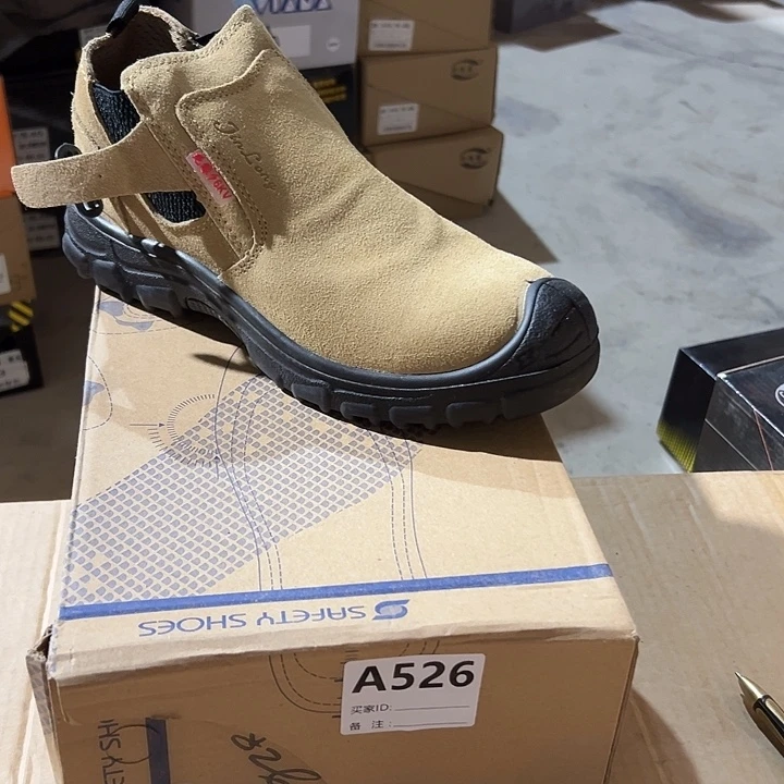 编码526号。41码微瑕防砸防刺劳保鞋