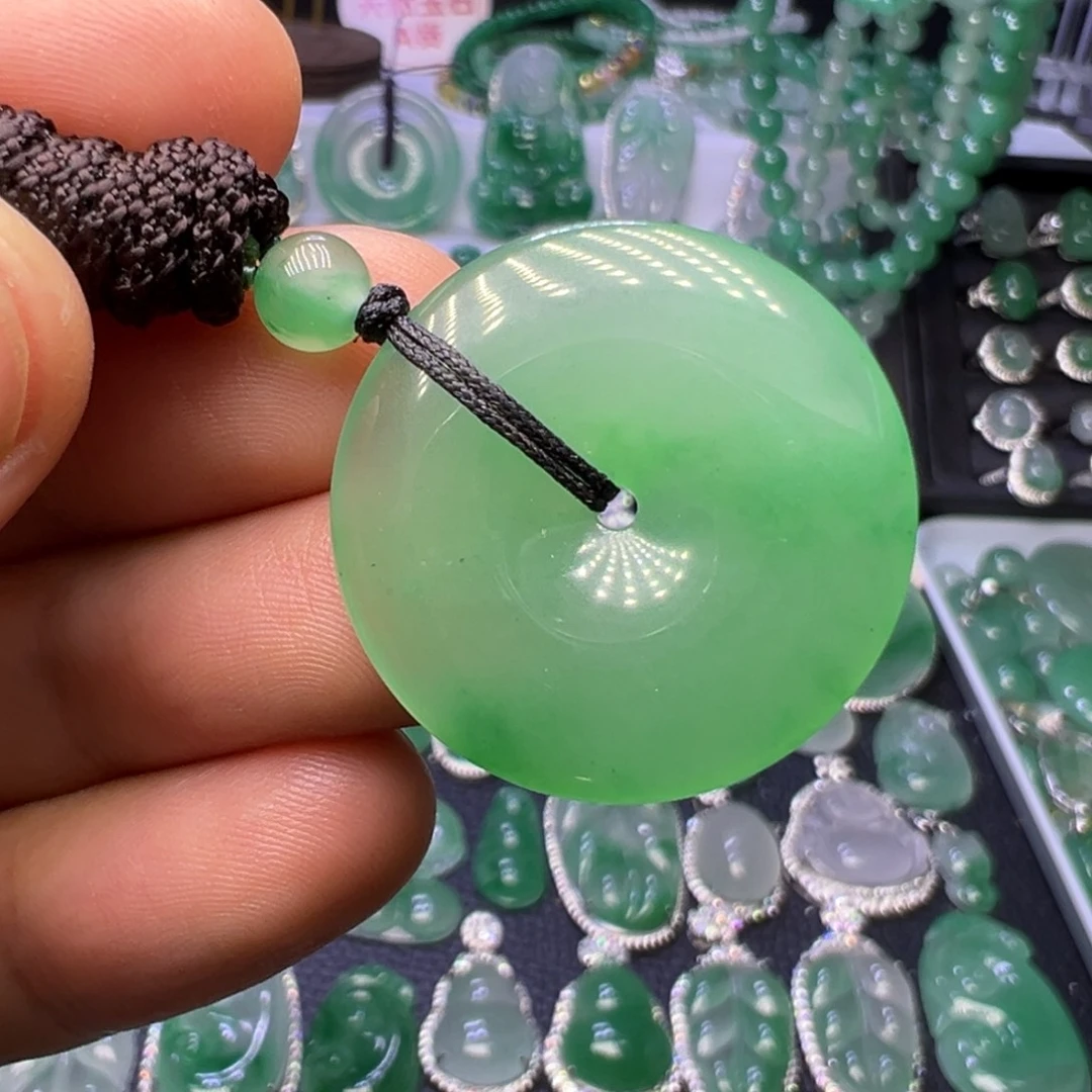 石英质玉（非洲翠）未镶嵌颈饰