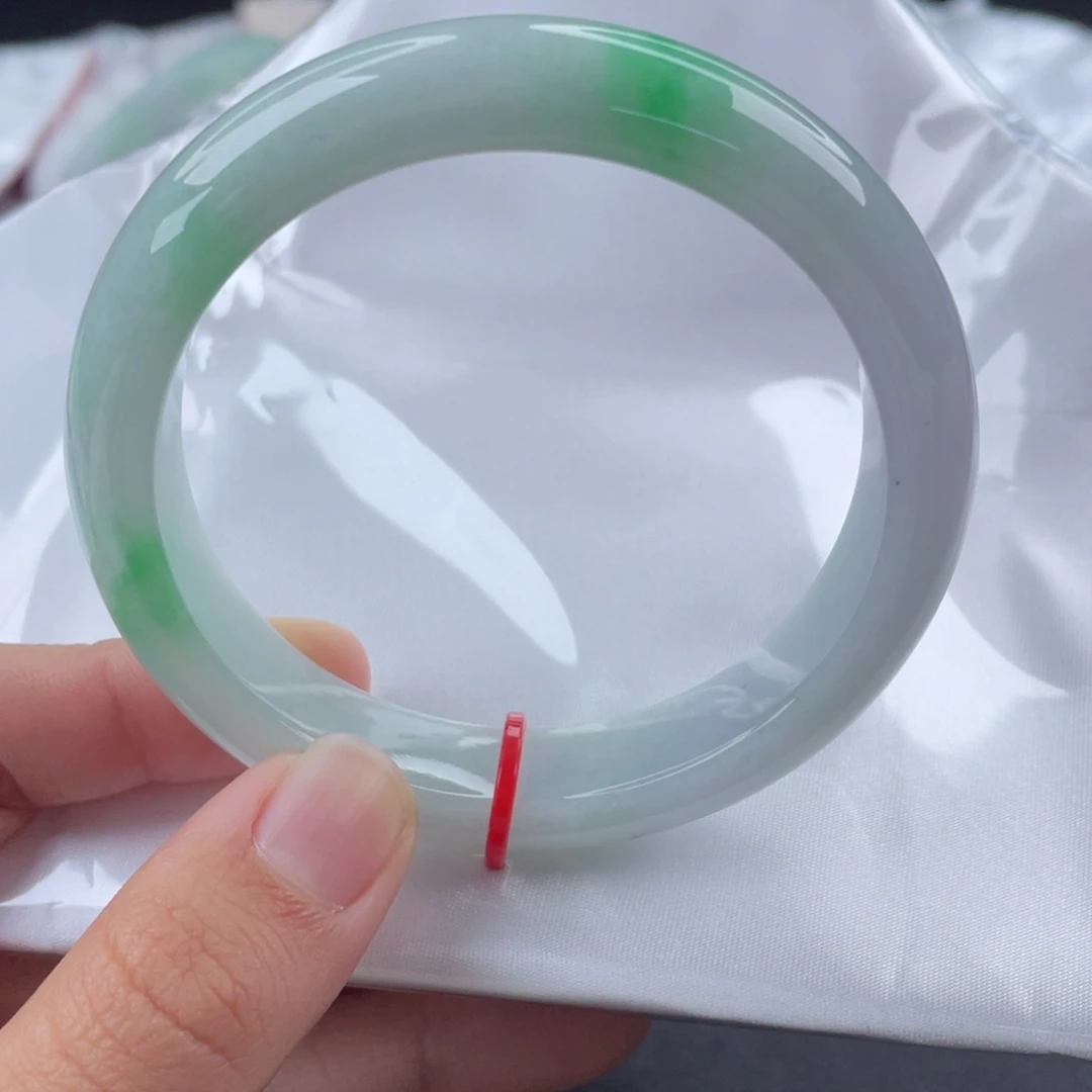 翡翠手镯未镶嵌58圈