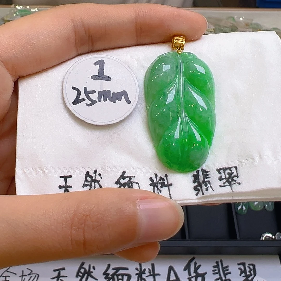 翡翠颈饰18K金镶嵌翡翠