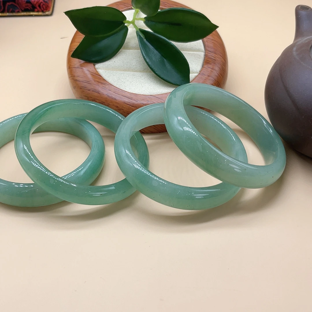 【玉美人】东陵玉翠绿手镯（拍一发一多样性发货）