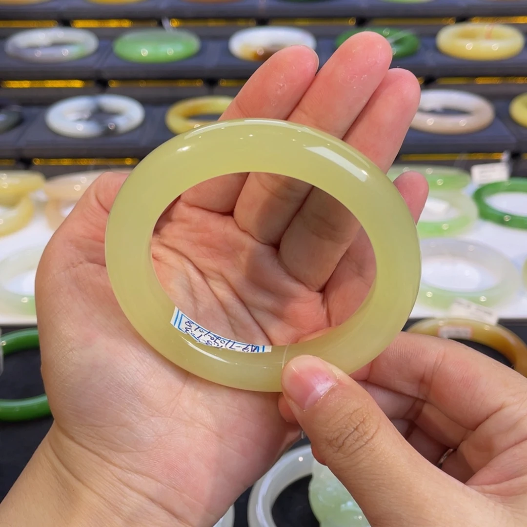 未镶嵌手镯和田玉-高冰荧光黄口 56 57