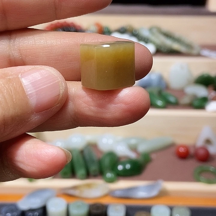 陌***y和田玉（糖玉）未镶嵌颈饰