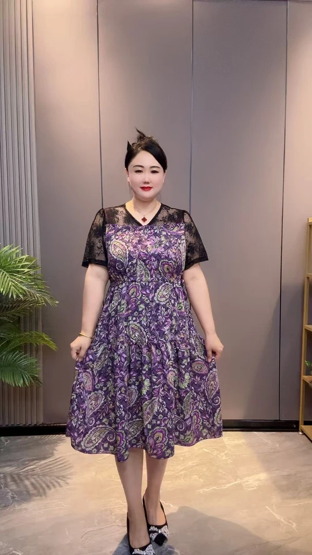 2025夏季新款时尚气质蕾丝拼接收腰显瘦印花减龄连衣裙