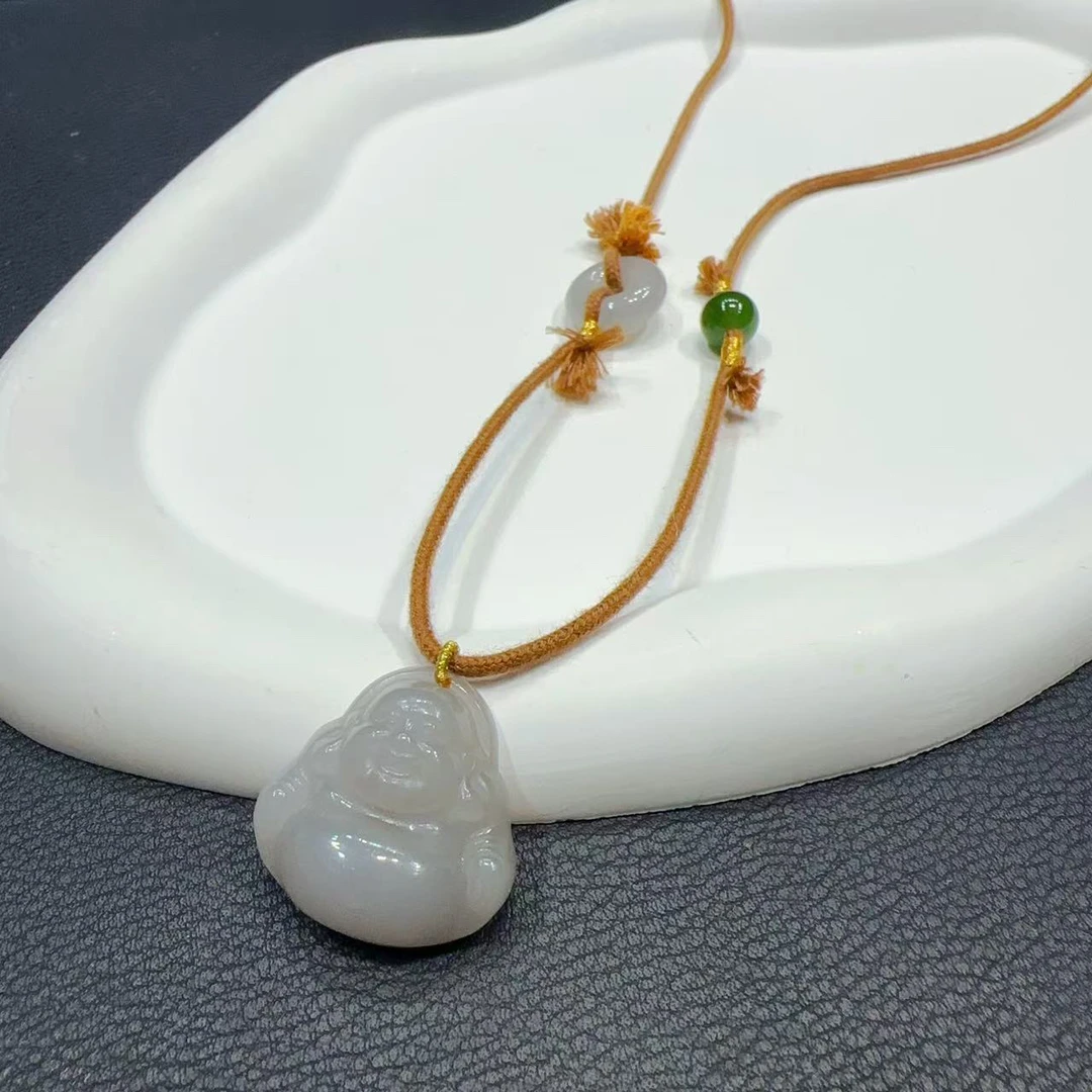 和田玉吊坠气质时尚